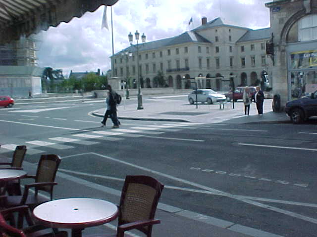 57 - LA RUE, VUE DU RESTAURANT.jpg